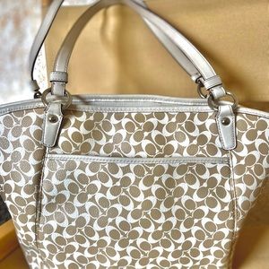 Stylish spring purse,Tan & white Excellent condition